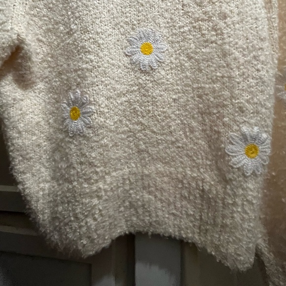 & Other Stories Playful Embroidery daisy Sweater in Cream size large - Picture 12 of 16